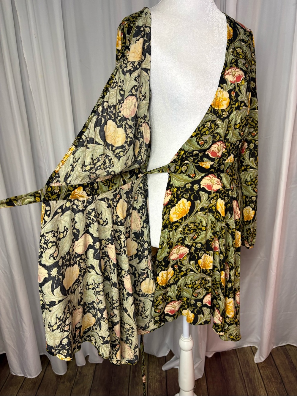 Floral V-Neck Long Sleeve Wrap Dress in Yellow & Green Size L - Picture 6 of 9